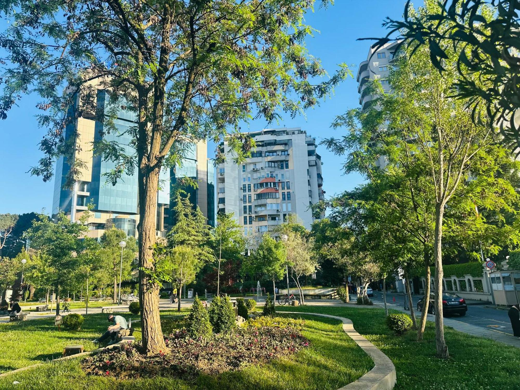 Amo Tower Tirana Center公寓 外观 照片