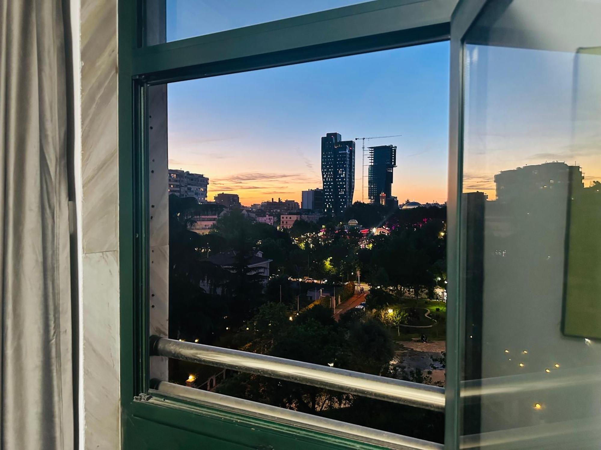 Amo Tower Tirana Center公寓 外观 照片